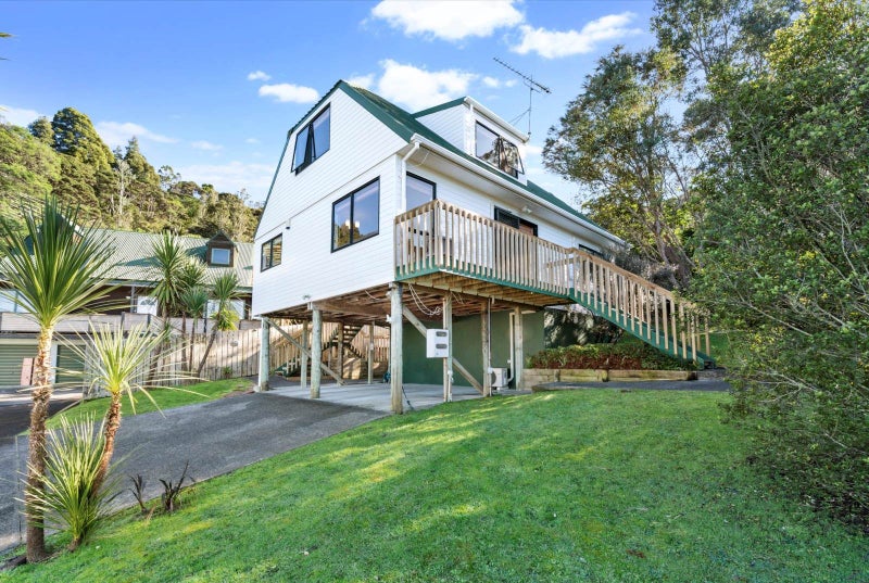 1/32 Fernlea Rise, Bayview, Auckland - Carousel 1