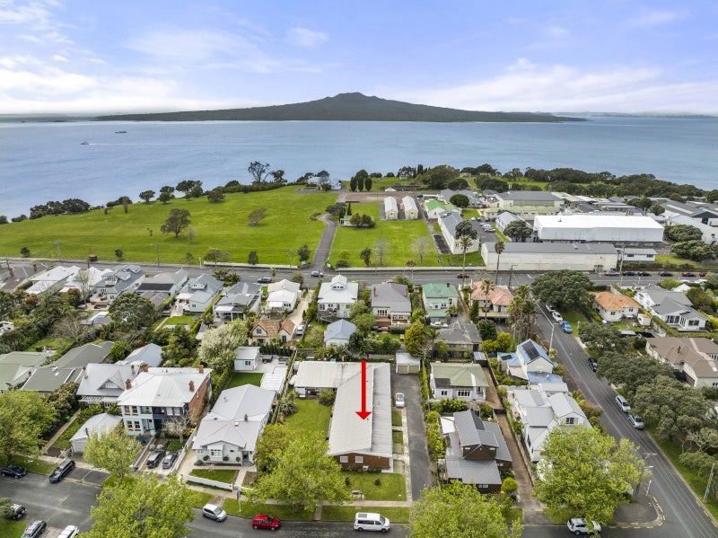 2/6 North Avenue, Narrow Neck, Auckland - Carousel 2