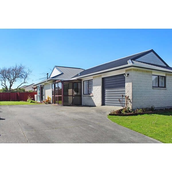 37 Peppertree Glade, Kelvin Grove, Palmerston North - Carousel 1