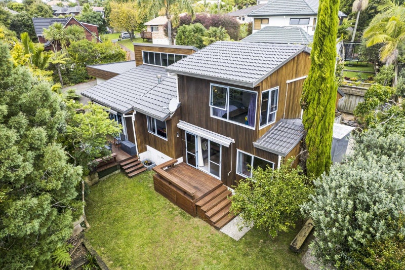 10 St Lucia Place, Unsworth Heights, Auckland - Carousel 1