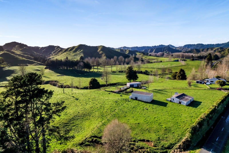 2625 Ohura Road, Strathmore - Carousel 2