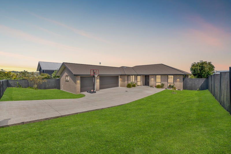 81 Seventh View Avenue, Beachlands, Auckland  - Carousel 1