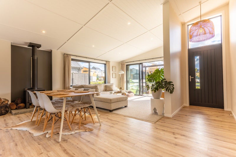 2 Glen Dene Crescent, Wanaka - Carousel 2