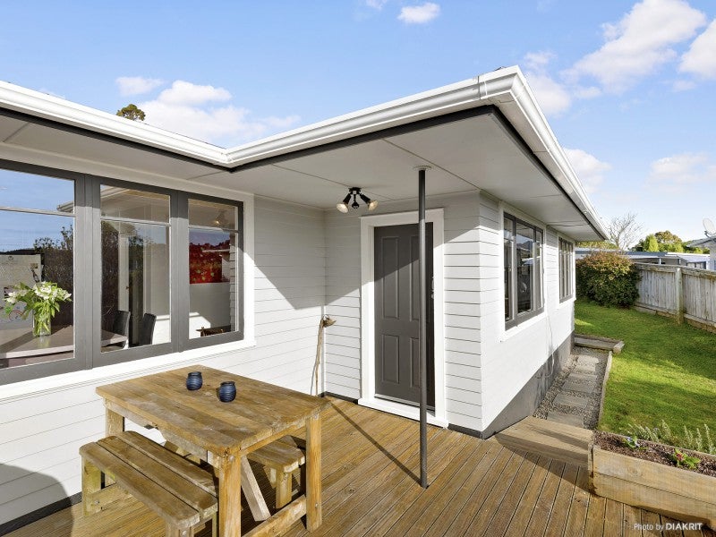 7 Beazley Avenue, Paparangi, Wellington - Carousel 13