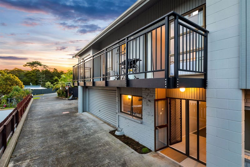 2/18 Wernham Place, Northcote, Auckland - Carousel 1