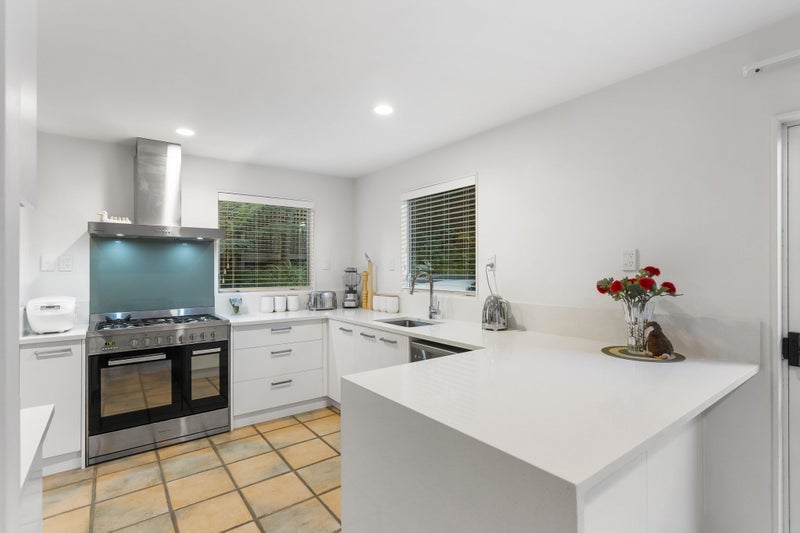 1/104A Beach Road, Castor Bay, Auckland - Carousel 2