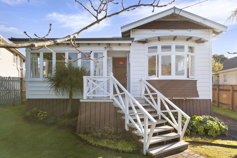 50 Woodside Avenue, Northcote, Auckland - Carousel 2