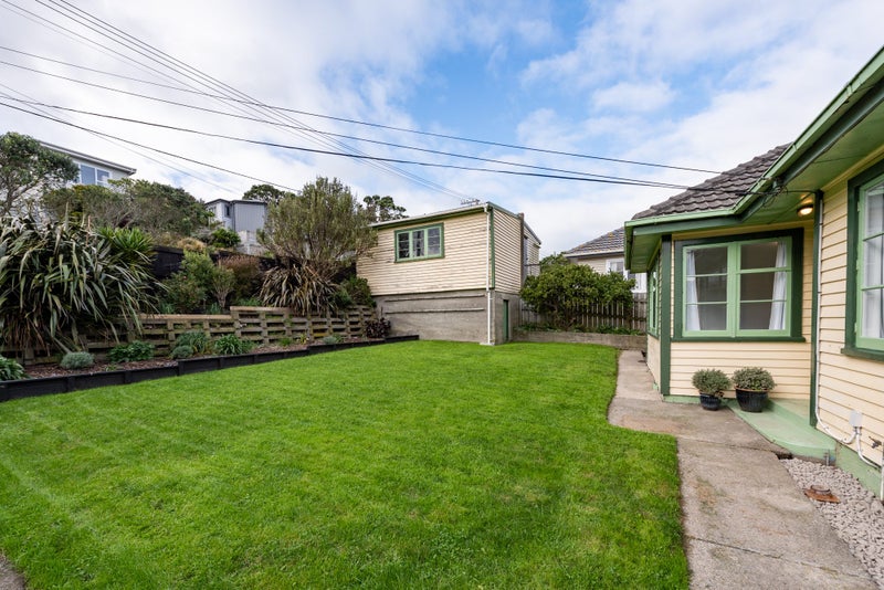 20 Miles Crescent, Newlands, Wellington - Carousel 11