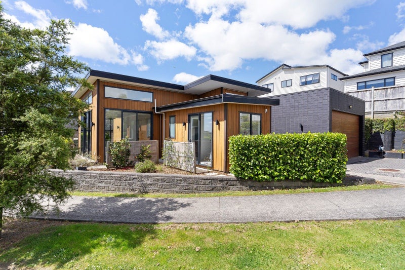 36 Matahae DR, Flat Bush, Auckland - Carousel 2