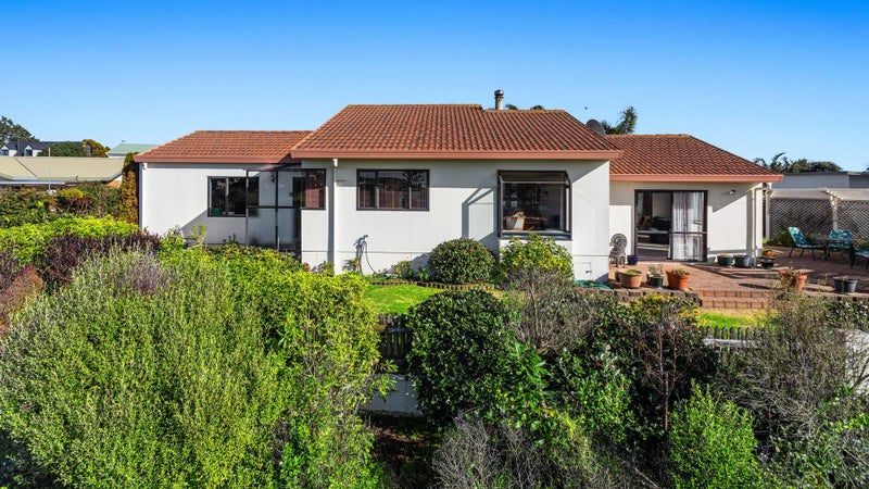 17 The Glebe, Coastlands, Whakatane - Carousel 1