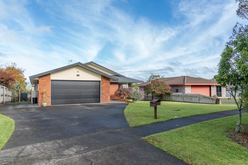 5 Silhouette Way, Western Heights, Hamilton - Carousel 1