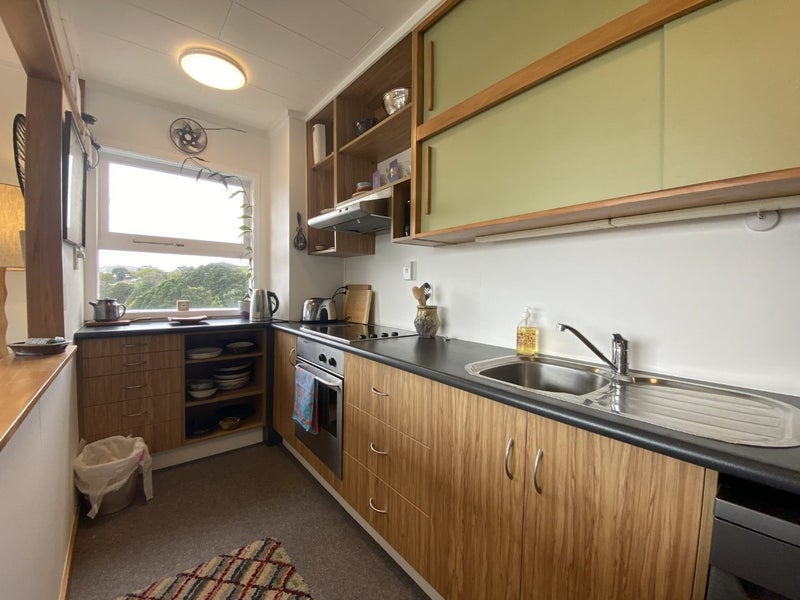 4/24 Patanga Crescent, Thorndon, Wellington - Carousel 2