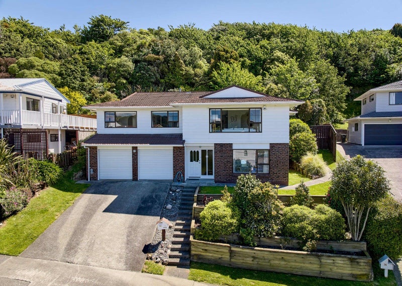 16 Saint Aidans Way, Tawa, Wellington - Carousel 1