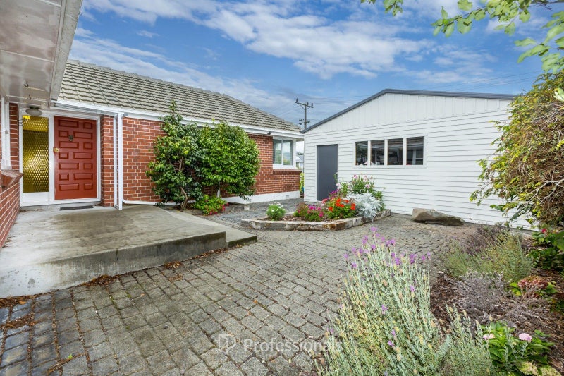 11 York Avenue, Heretaunga, Upper Hutt - Carousel 1