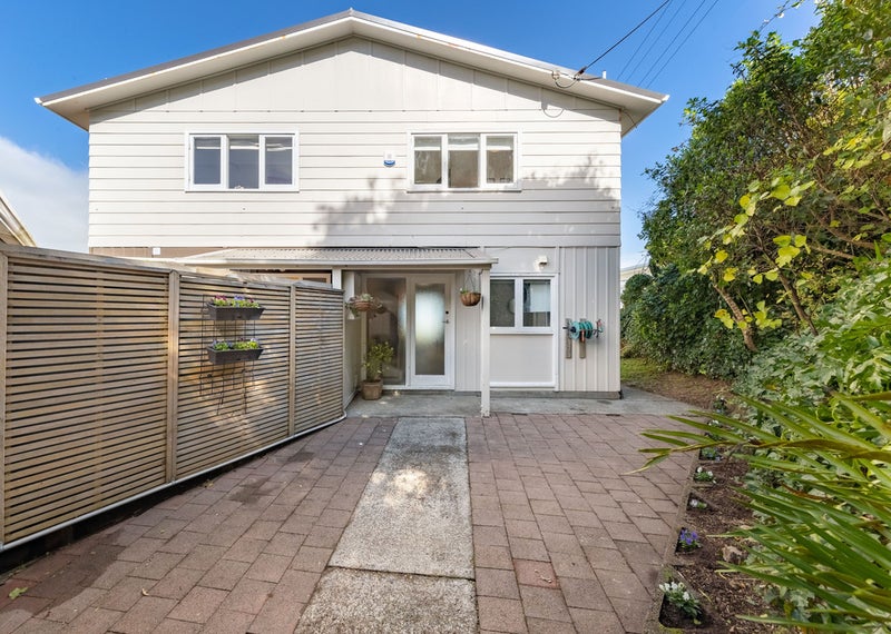 10 Taku Matenga Grove, Korokoro, Lower Hutt - Carousel 1