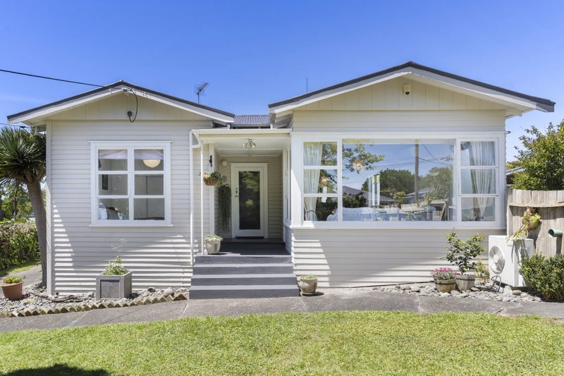 9 Nikau Street, New Lynn, Auckland - Carousel 1