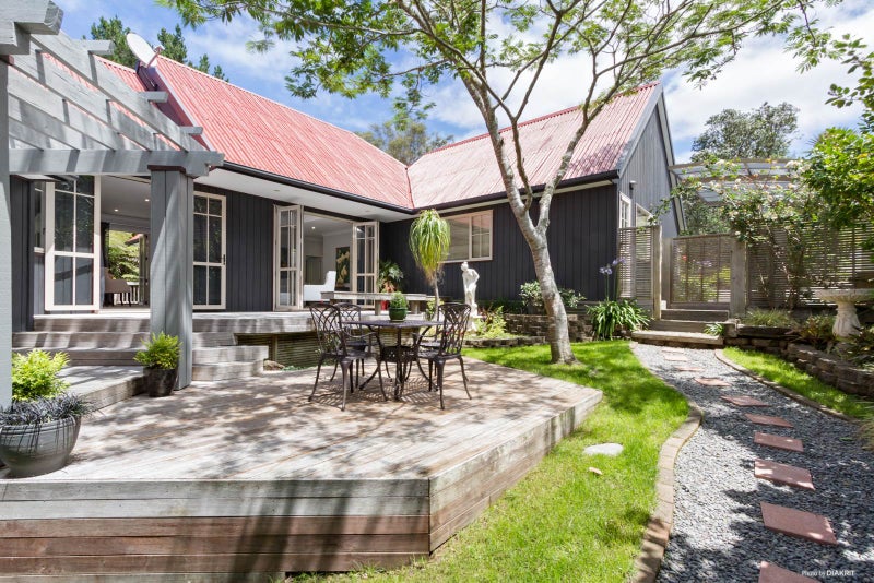 49 Staincross Street, Green Bay, Auckland - Carousel 2