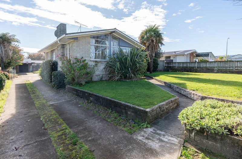 22 Sherwood Drive, Pukete, Hamilton - Carousel 1