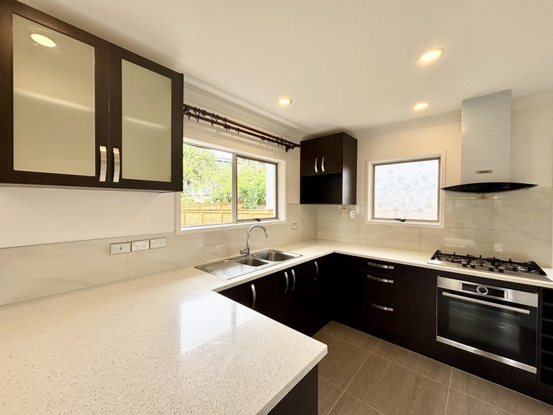 2/5 Teviot Place, Totara Vale, Auckland - Carousel 1