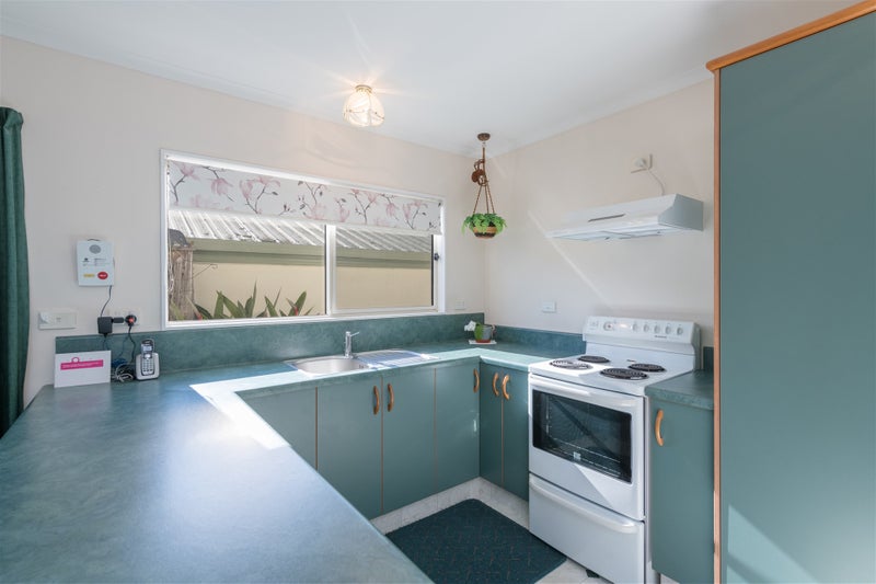 10 Hawthorn Way, Richmond, Richmond - Carousel 2