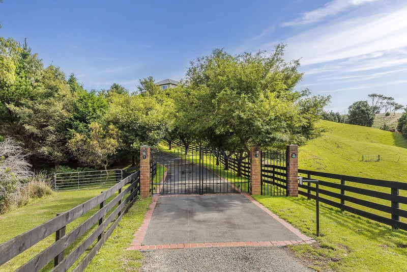 91 Woodburn Drive, Takapu Valley, Wellington - Carousel 2