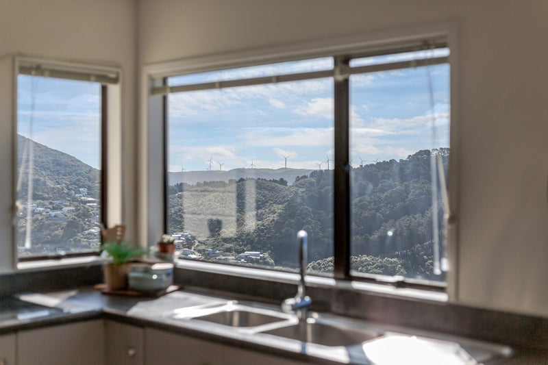 21 Landsdowne Terrace, Karori, Wellington - Carousel 2