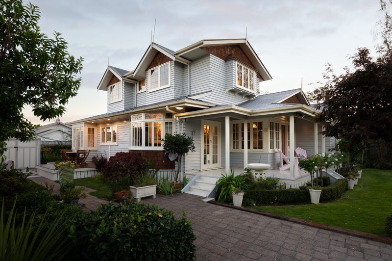 85 Galloway Street, Hamilton East, Hamilton - Carousel 1