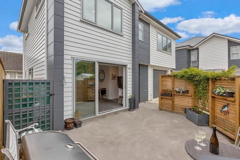 23C Hinau Street, Tawa, Wellington - Carousel 1