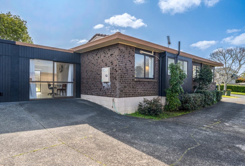 1/13 Parramatta Place, Botany Downs, Auckland - Carousel 2