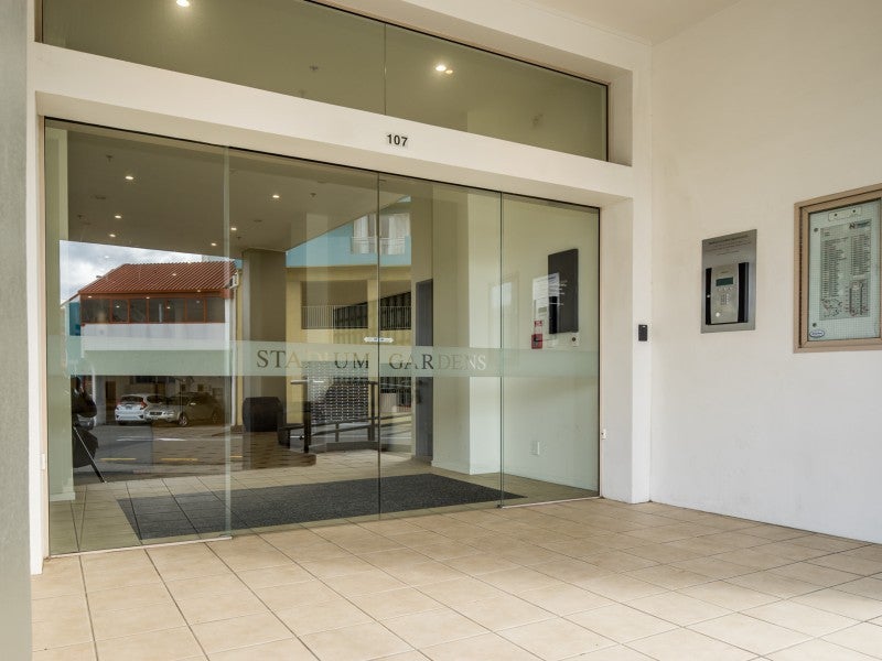 216/107 Thorndon Quay, Pipitea, Wellington - Carousel 2