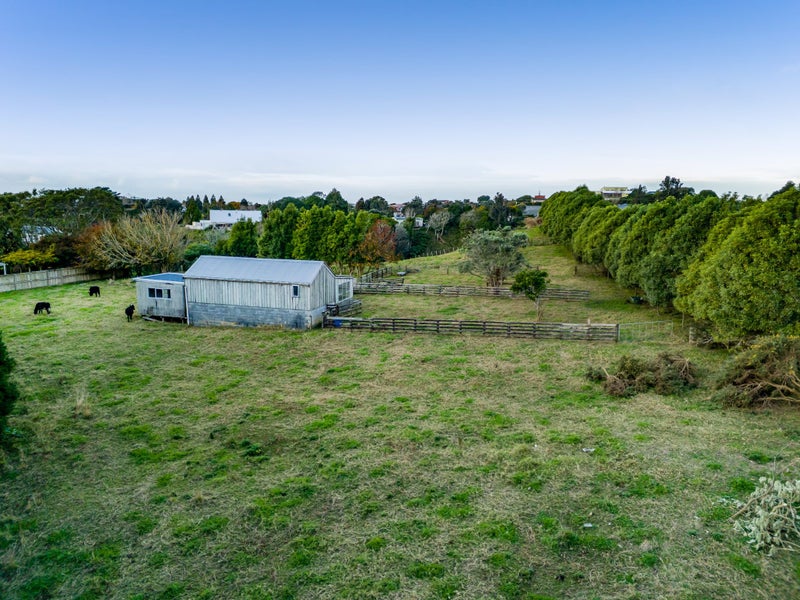 36 Honeyfield Drive, Whalers Gate, New Plymouth - Carousel 2