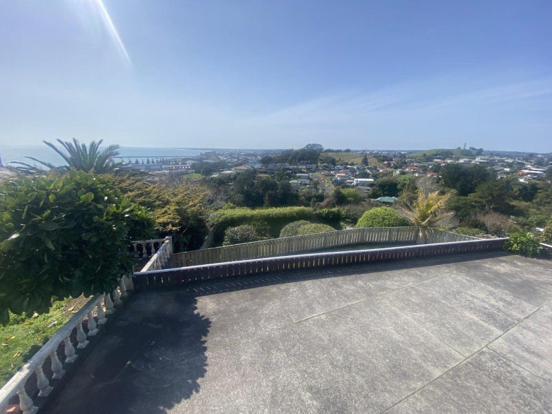 6 Scott Street, Moturoa, New Plymouth - Carousel 2