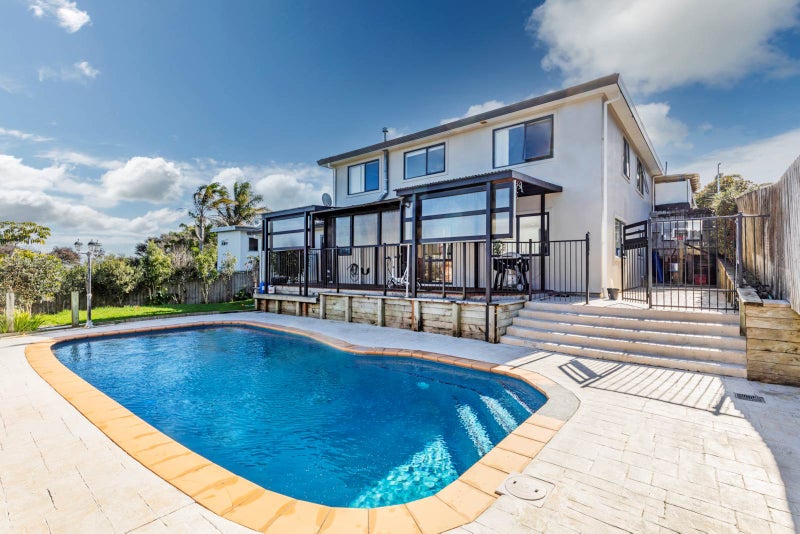 8 Baulcomb Parade, Windsor Park, Auckland - Carousel 20