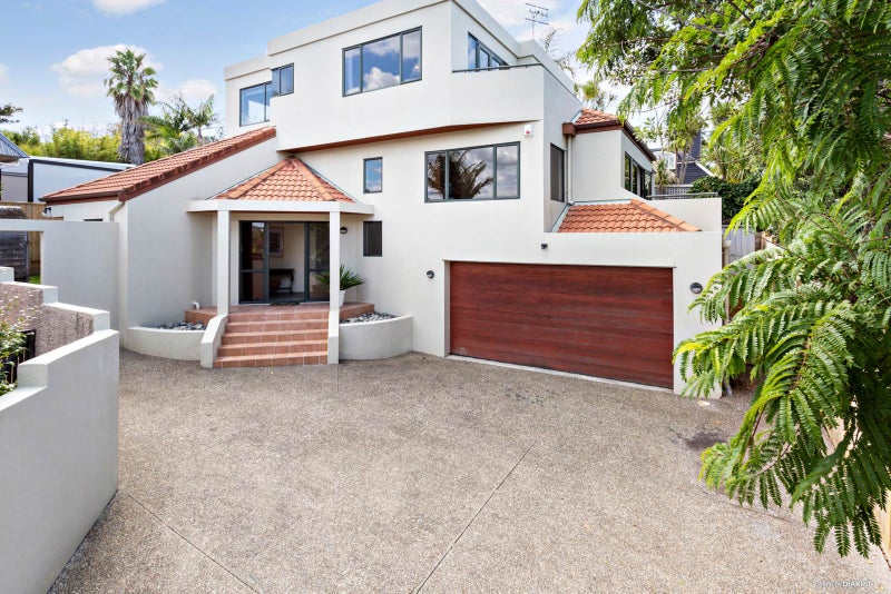 2/529 Beach Road, Murrays Bay, Auckland - Carousel 1