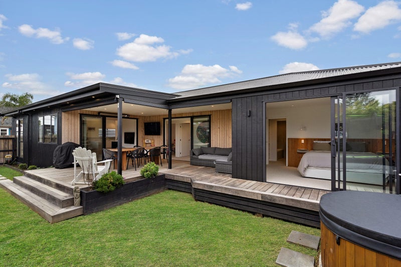 726A Te Atatu Road, Te Atatu Peninsula, Auckland - Carousel 1