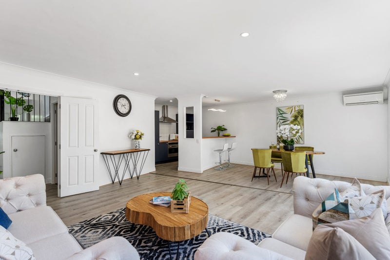 54 Earnslaw Crescent, Clover Park, Auckland - Carousel 2