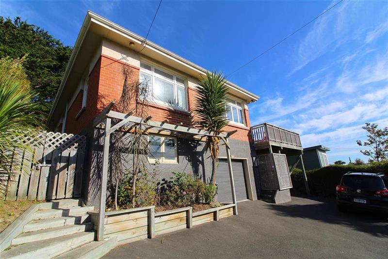 18 Castlewood Road, Company Bay, Dunedin - Carousel 1