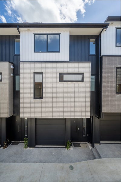 3/8 Bennett Road, Pakuranga, Auckland - Carousel 21