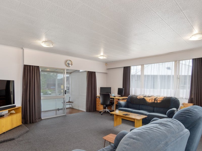 18 Surrey Grove, Parkvale, Tauranga - Carousel 2