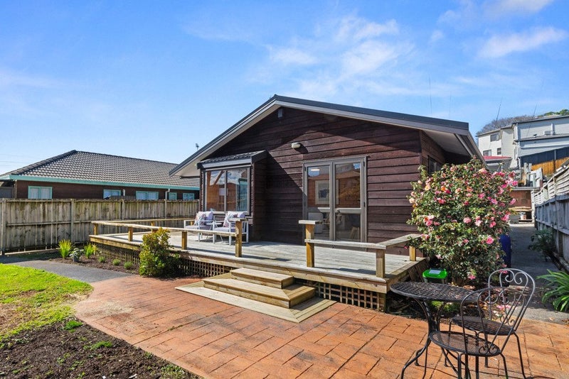 1/25 Quona Avenue, Waikowhai, Auckland - Carousel 1