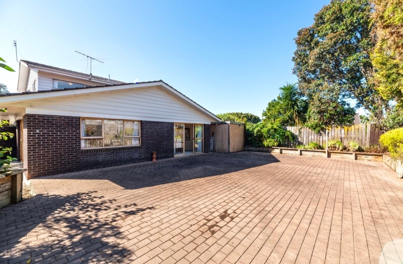 4 Jane Gifford Place, Half Moon Bay, Auckland - Carousel 1