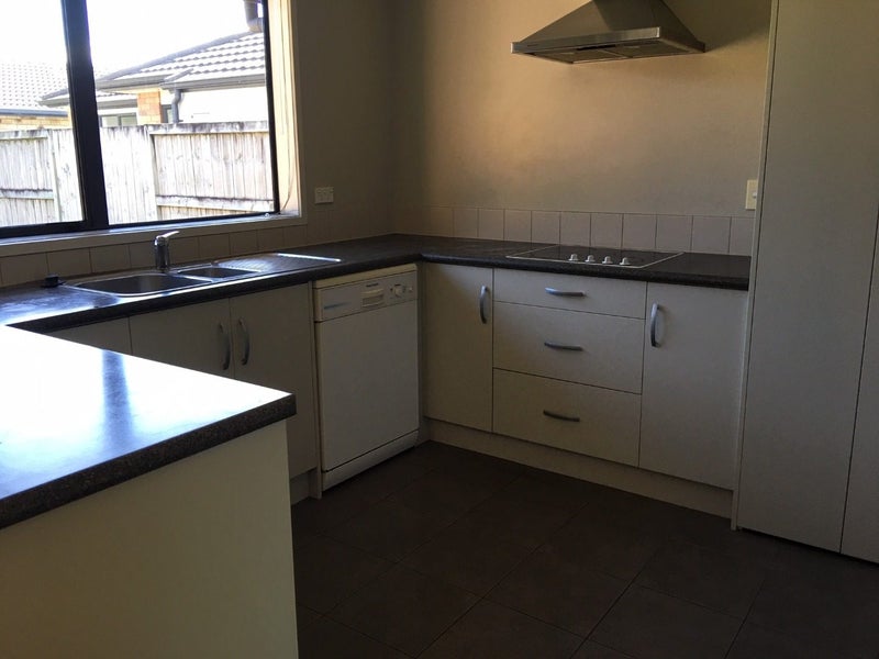 32 Wiltshire Drive, Huntington, Hamilton - Carousel 2