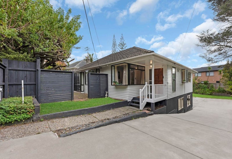 7 Golf Road, New Lynn, Auckland - Carousel 1