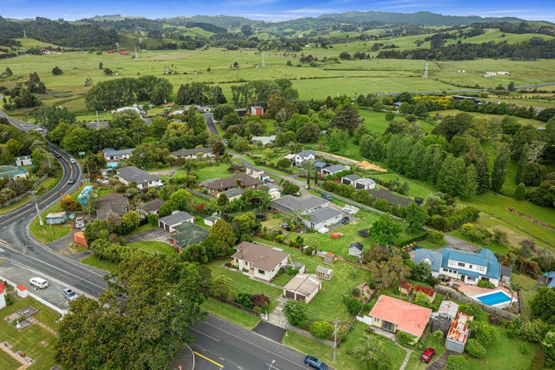 9 Peak Road, Helensville - Carousel 27