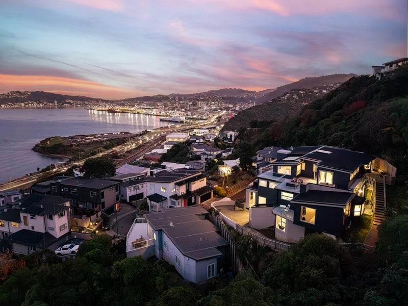 12 Brasch Way, Kaiwharawhara, Wellington - Carousel 2