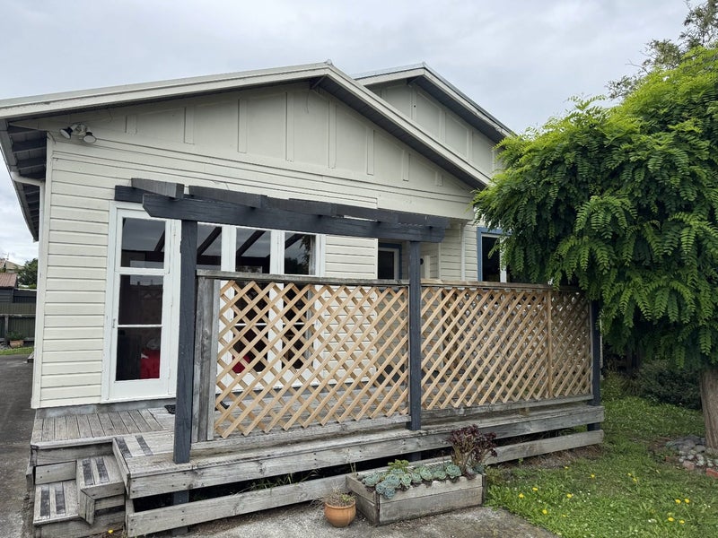 602 Whitehead Road, Saint Leonards, Hastings - Carousel 1