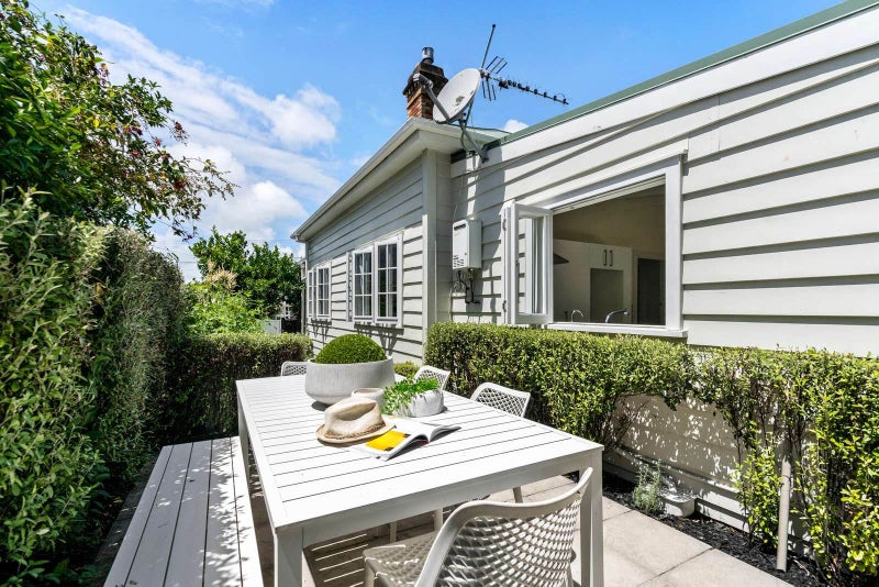 11 Vauxhall Road, Devonport, Auckland - Carousel 51