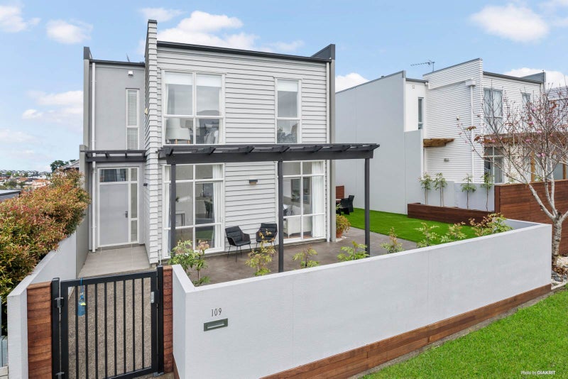 109 Fernhill Way, Oteha, Auckland - Carousel 2