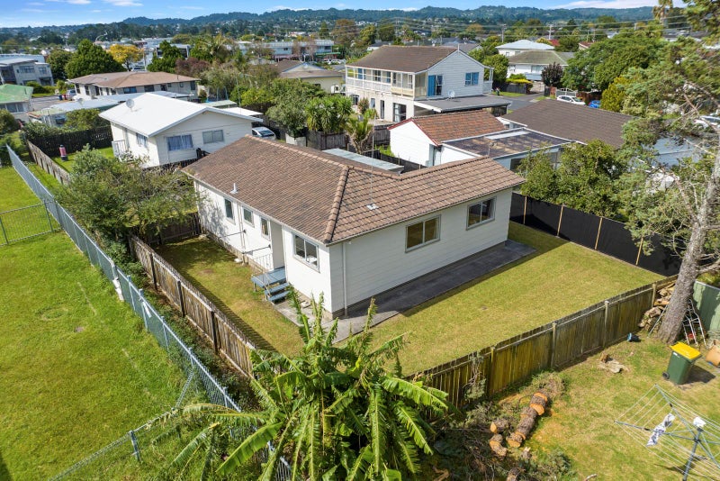 1/3 Silverstone Place, Henderson, Auckland - Carousel 2