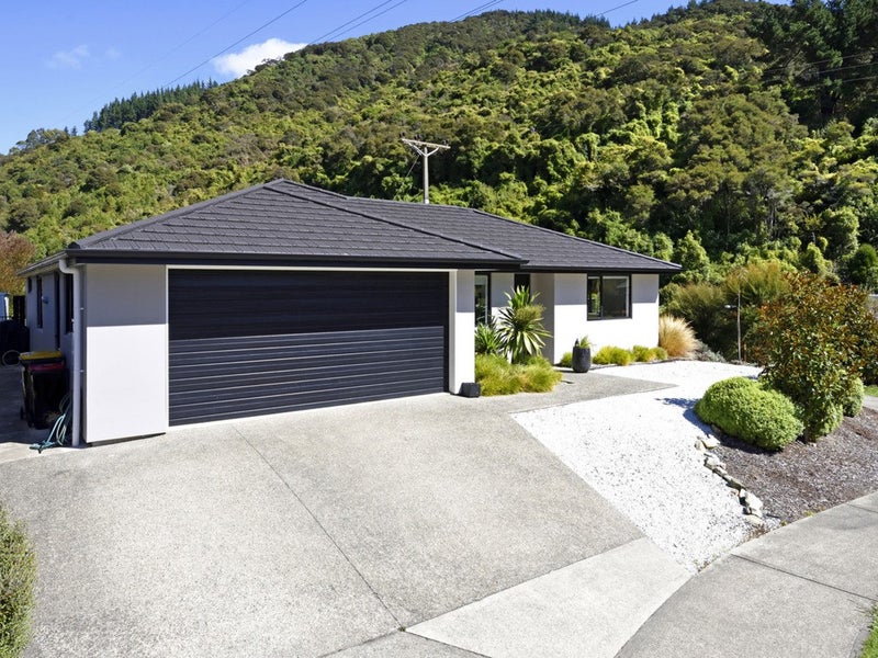 7 Olivine Terrace, The Brook, Nelson - Carousel 1